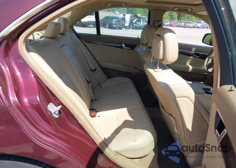 2008 Mercedes-Benz C 300 Luxury 4Matic/Sport 4Matic z USA, uszkodzony, nr VIN WDDGF81X98F044942